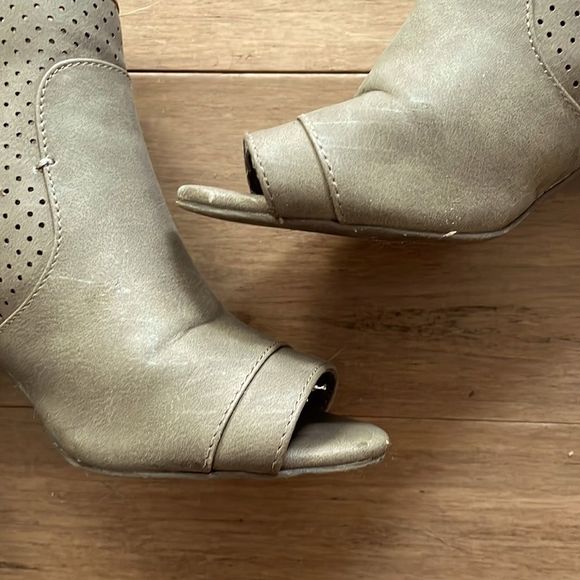 a.n.a. Memory Foam Zip Peep Toe Block Heel Booties - Picture 9 of 13
